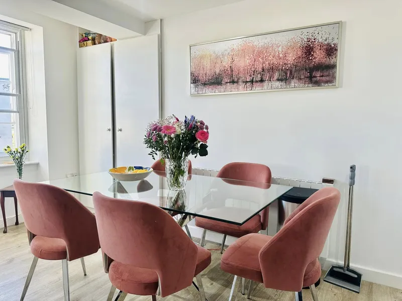 Stunning two-bedroom apartment in the heart of St Helier, complete with a sunny rooftop terrace, secure storage lockup, and dedicated rented parking for your utmost convenience. — photograph 10