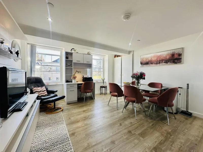 Stunning two-bedroom apartment in the heart of St Helier, complete with a sunny rooftop terrace, secure storage lockup, and dedicated rented parking for your utmost convenience. — photograph 9