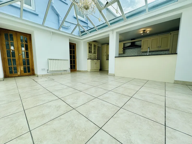 Charming 2-Generational Victorian Home in Gorey Village. A Home That Gives You a Warm Hug as You Walk In. Offers in Excess of £995,000+ Best & Final Offers by 1st November 2025 — photograph 10
