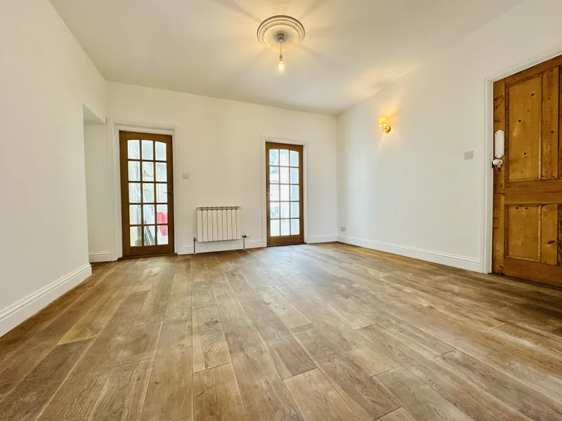 Charming 2-Generational Victorian Home in Gorey Village. A Home That Gives You a Warm Hug as You Walk In. Offers in Excess of £995,000+ Best & Final Offers by 1st November 2025 — photograph 6