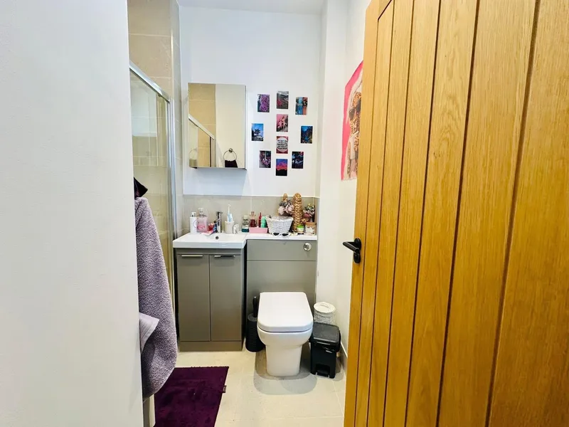 Modern St. Helier Home with Garden, Parking & No Chain! — photograph 4