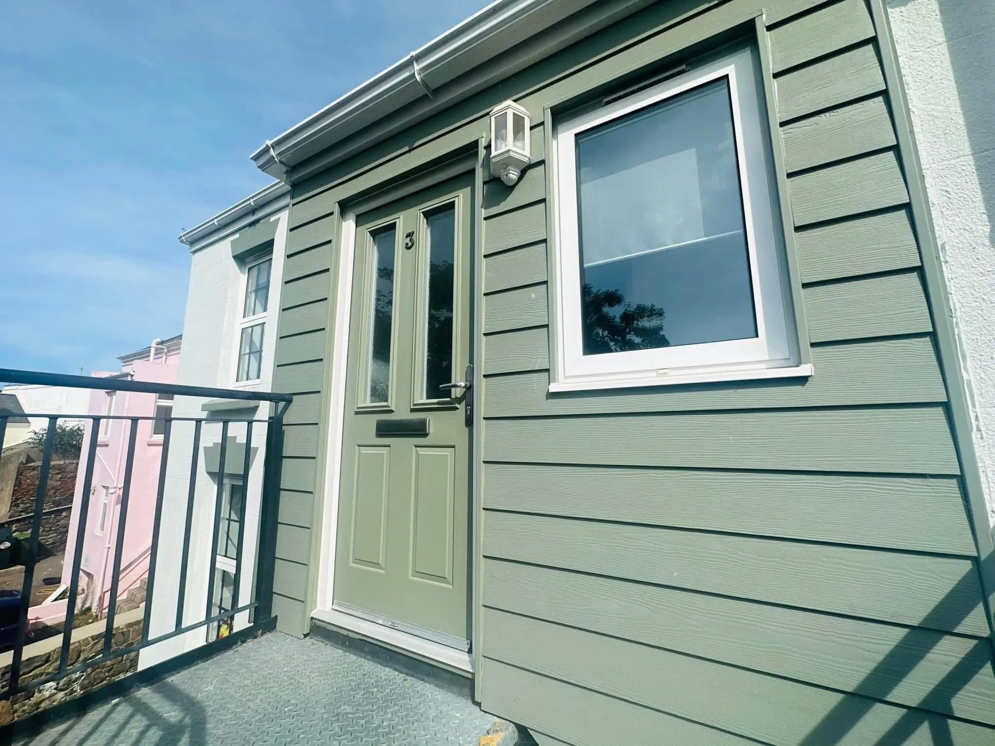 Modern St. Helier Home with Garden, Parking & No Chain! — photograph 1