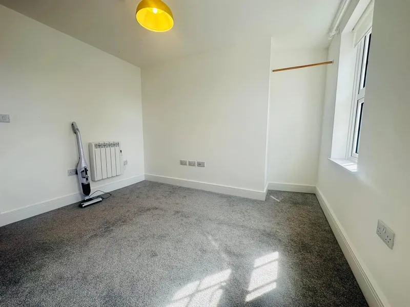 Modern St. Helier Home with Garden, Parking & No Chain! — photograph 10