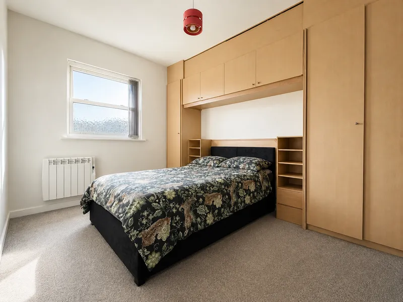Spacious One-Bedroom, Top Floor Apartment in St Helier with Option to Purchase Parking! — photograph 5