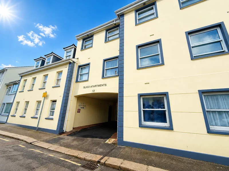 Spacious One-Bedroom, Top Floor Apartment in St Helier with Option to Purchase Parking! — photograph 6