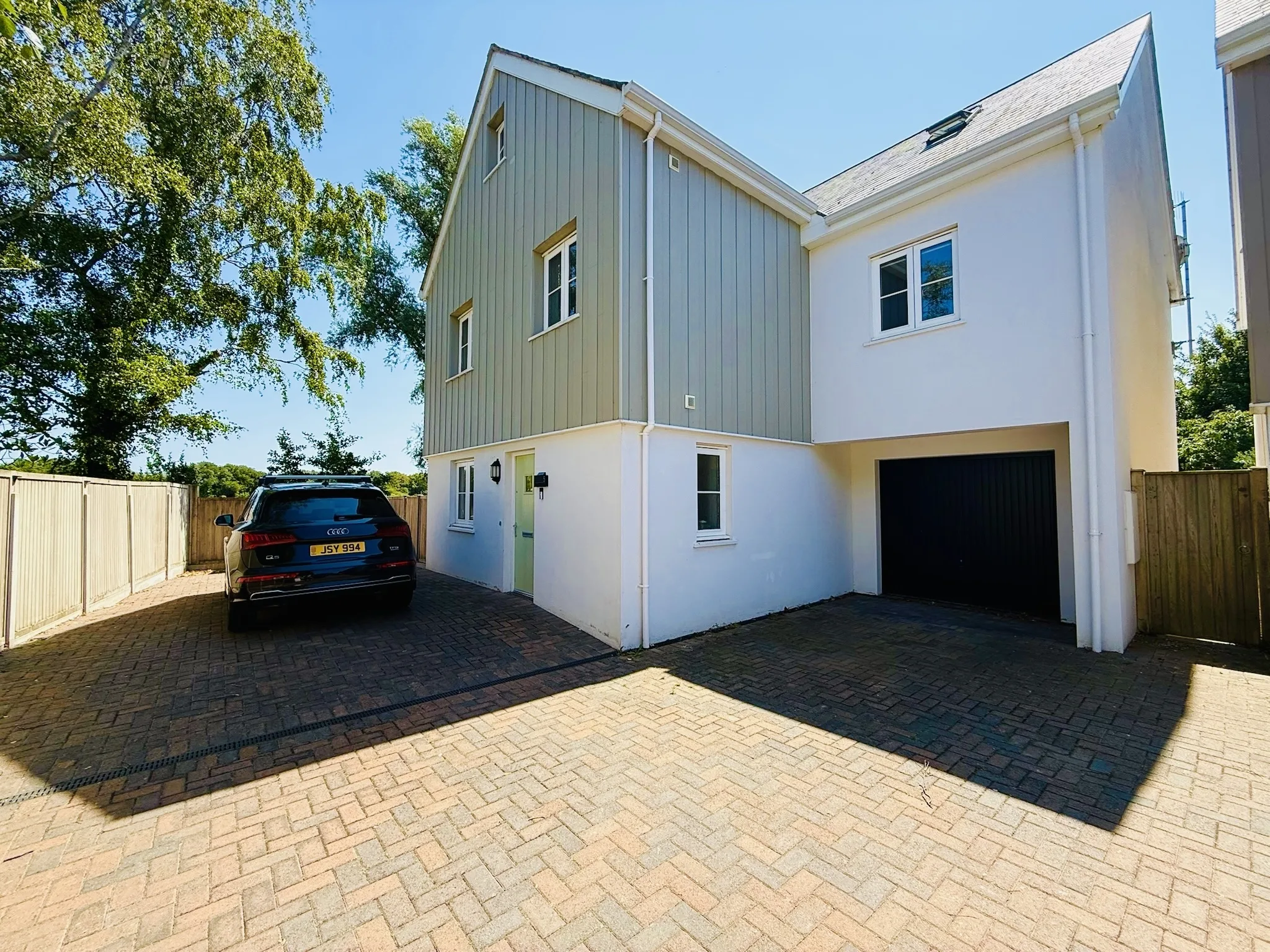 Exceptional Detached Six-Bedroom, Three Bathroom Home in an Exclusive Beaumont Setting. — photograph 1