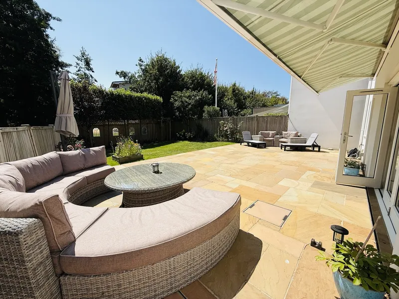 Exceptional Detached Six-Bedroom, Three Bathroom Home in an Exclusive Beaumont Setting. — photograph 2