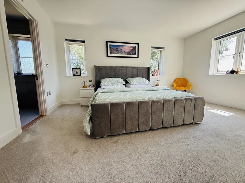 Exceptional Detached Six-Bedroom, Three Bathroom Home in an Exclusive Beaumont Setting. — photograph 8