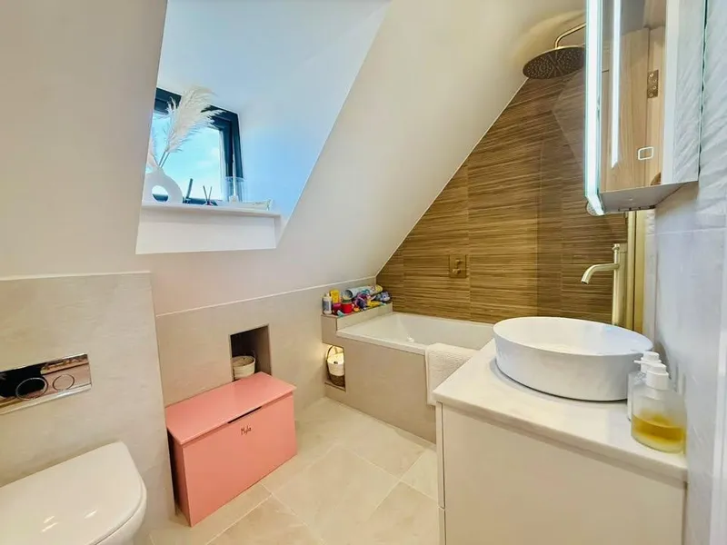 SHORT-TERM LET | FULLY FURNISHED | 2 BED | 2 BATH | 2 PARKING | TURN-KEY READY — photograph 8