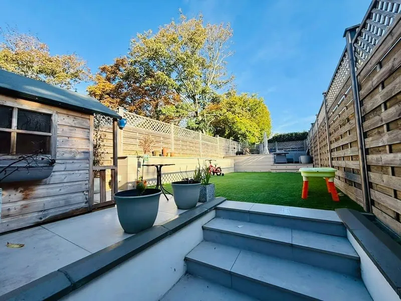 SHORT-TERM LET | FULLY FURNISHED | 2 BED | 2 BATH | 2 PARKING | TURN-KEY READY — photograph 3