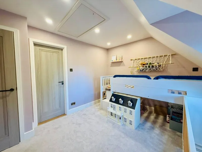 SHORT-TERM LET | FULLY FURNISHED | 2 BED | 2 BATH | 2 PARKING | TURN-KEY READY — photograph 10