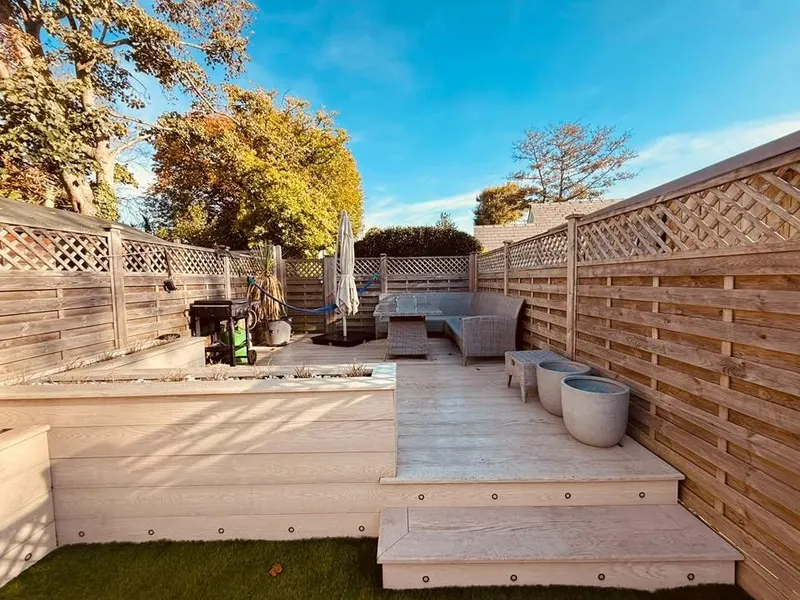 SHORT-TERM LET | FULLY FURNISHED | 2 BED | 2 BATH | 2 PARKING | TURN-KEY READY — photograph 4