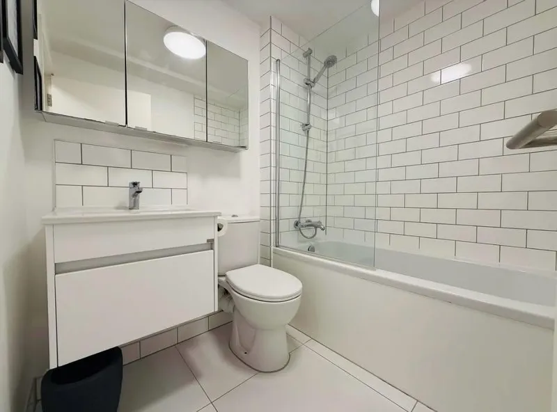 Bright & Spacious 3-Bedroom Apartment in St. Helier | Investment Opportunity! — photograph 8