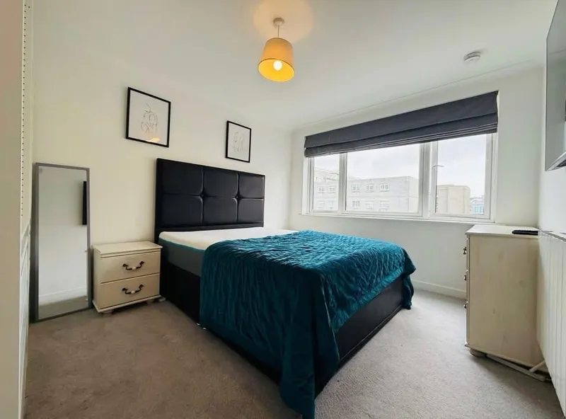 Bright & Spacious 3-Bedroom Apartment in St. Helier | Investment Opportunity! — photograph 4