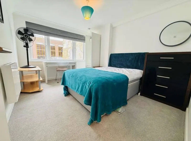 Bright & Spacious 3-Bedroom Apartment in St. Helier | Investment Opportunity! — photograph 6