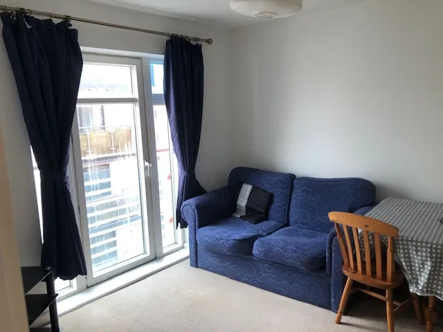 NON QUALIFIED/REGISTERED 1 BED TOWN APARTMENT — photograph 3