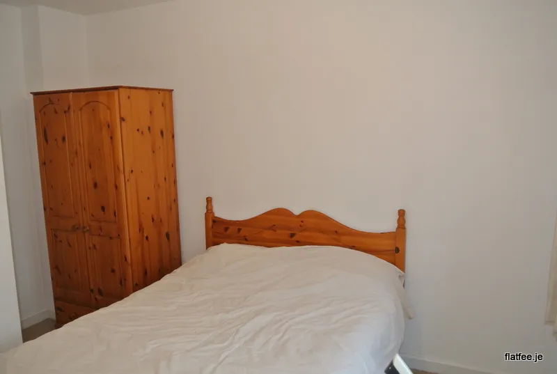 NON QUALIFIED/REGISTERED 1 BED TOWN APARTMENT — photograph 5