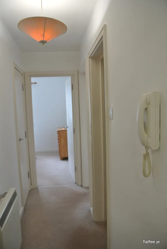 NON QUALIFIED/REGISTERED 1 BED TOWN APARTMENT — photograph 8