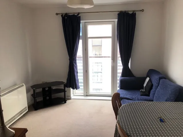 NON QUALIFIED/REGISTERED 1 BED TOWN APARTMENT — photograph 2