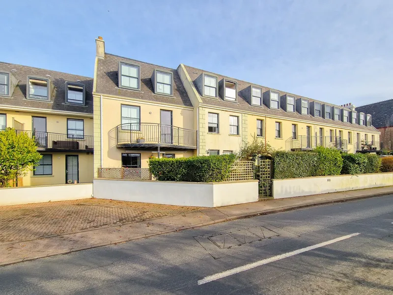 36 Highfield Country Apartments, Trinity — main photograph