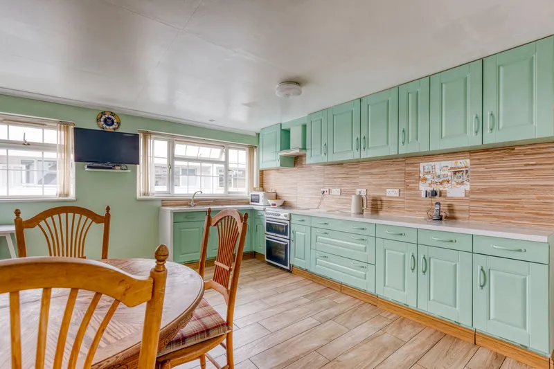 The Penthouse, Holmgate Court, St Helier — photograph 2