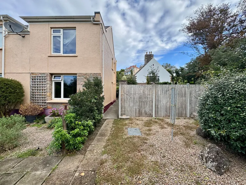 The Flat, The Long Barn, St Saviour — main photograph