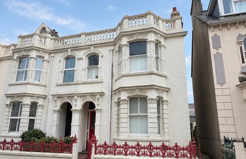 Bedsit 11 West Park Avenue, St Helier — main photograph