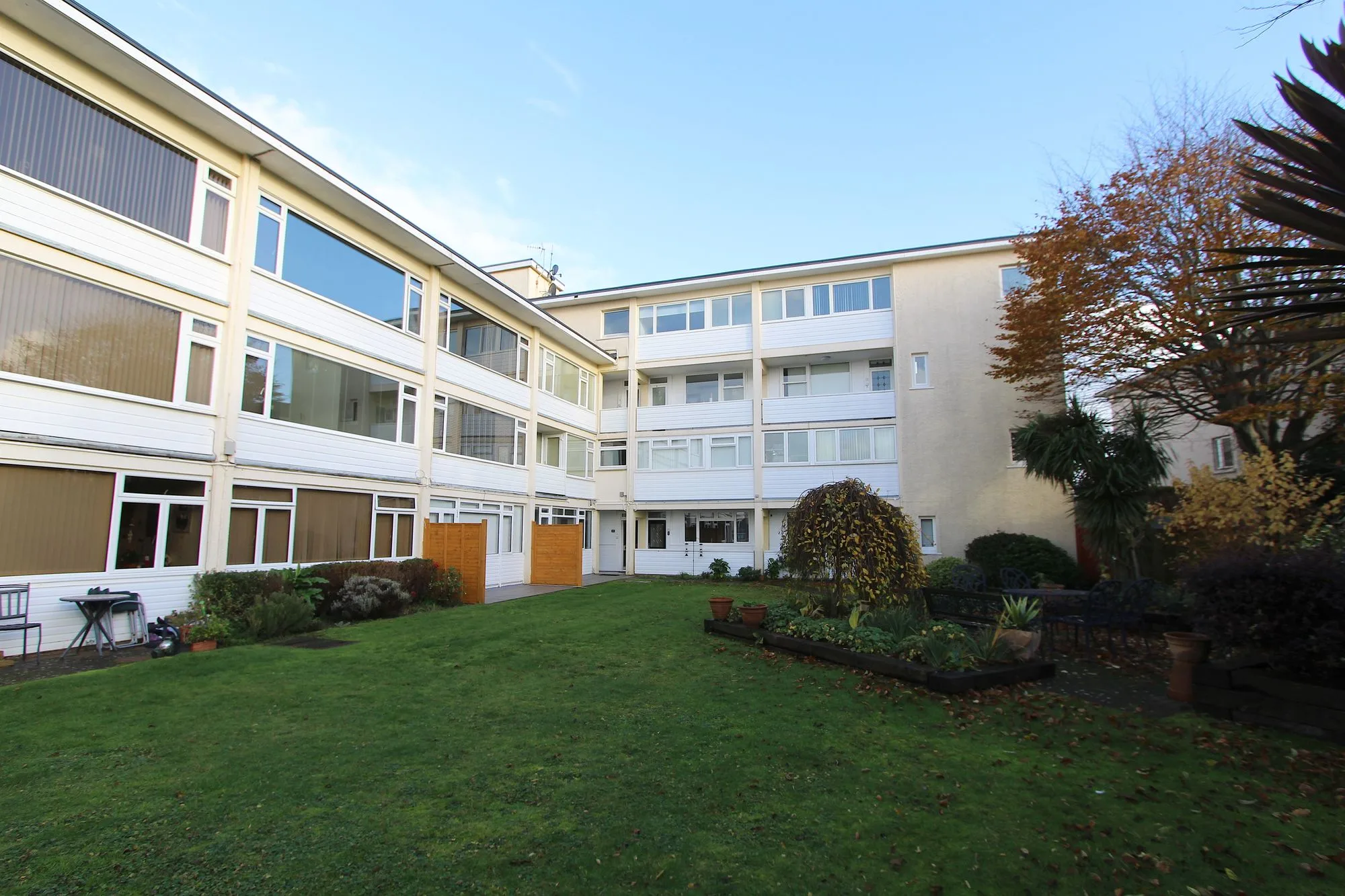 10 Holmgate Court, St Helier — main photograph
