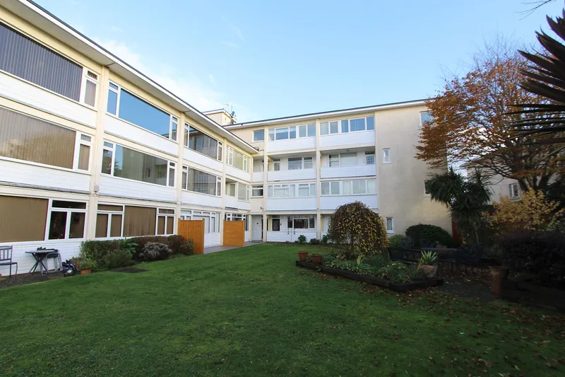 10 Holmgate Court, St Helier — main photograph