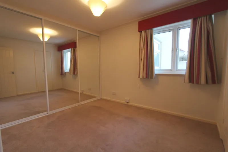 10 Holmgate Court, St Helier — photograph 7