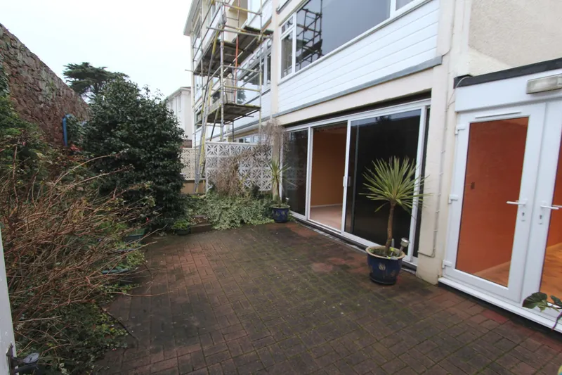 10 Holmgate Court, St Helier — photograph 8