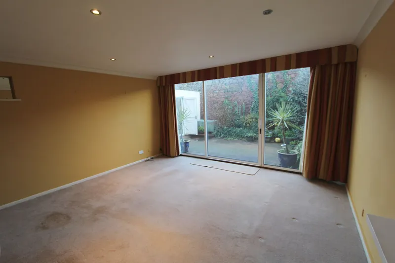 10 Holmgate Court, St Helier — photograph 2