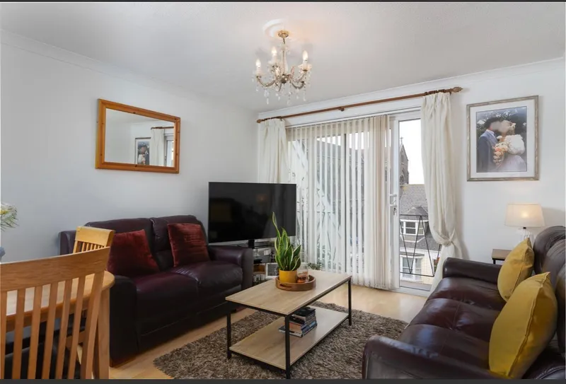 Val Plaisant - 1st Floor Flat — main photograph