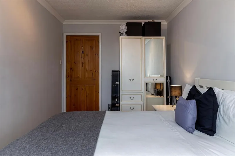 Val Plaisant - 1st Floor Flat — photograph 7