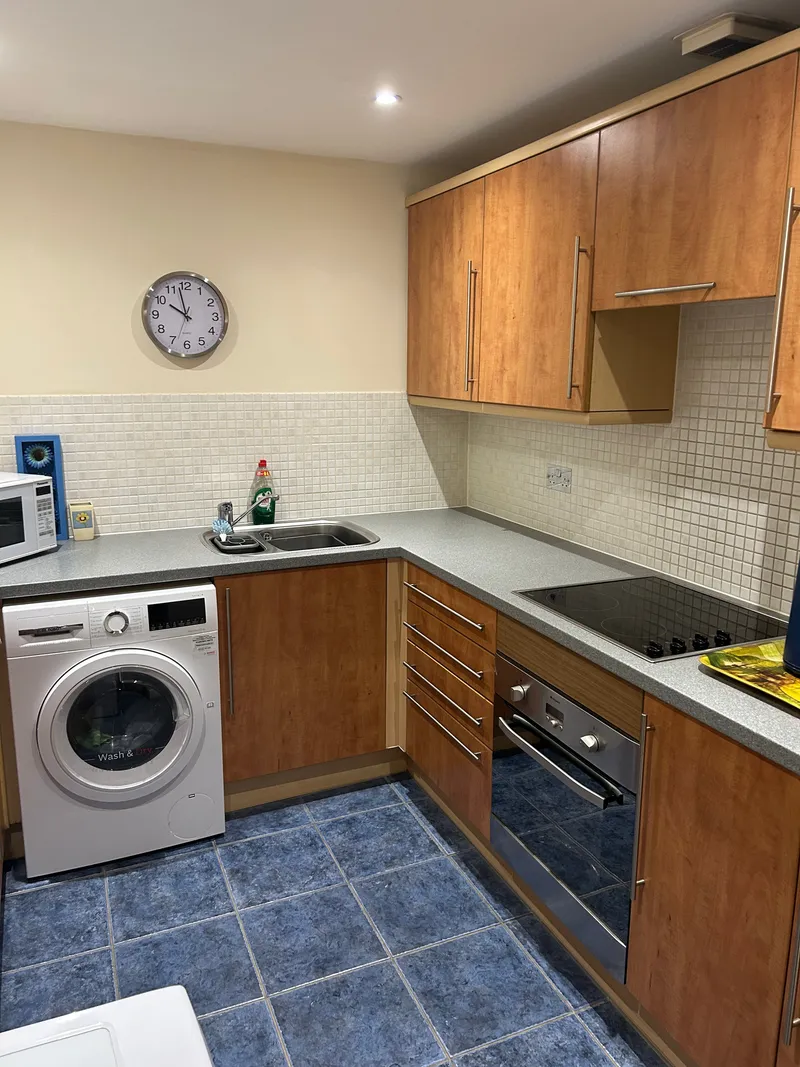 Modern First Floor Apartment — photograph 6