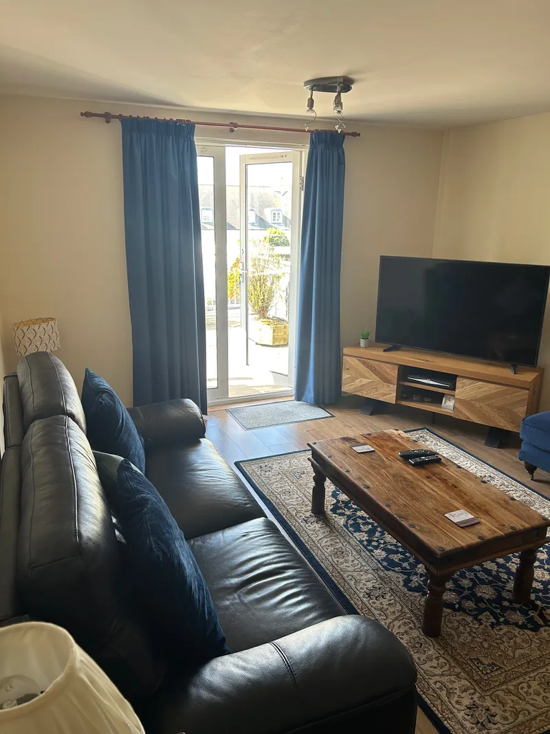 Modern First Floor Apartment — photograph 5