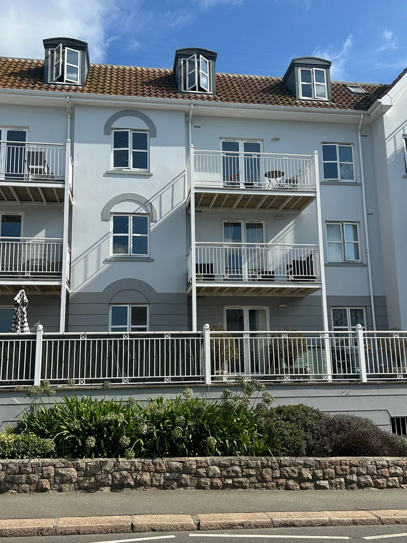 Modern First Floor Apartment — main photograph