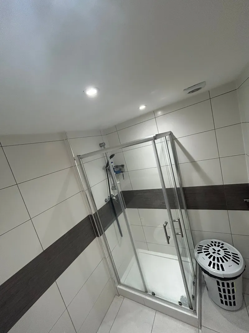 Modern First Floor Apartment — photograph 4