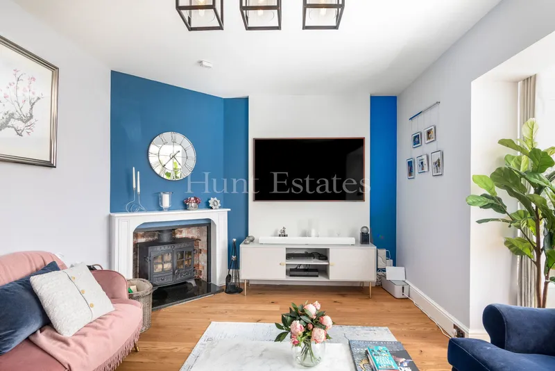 A beautiful five-bedroom family home in a delightful location — photograph 10