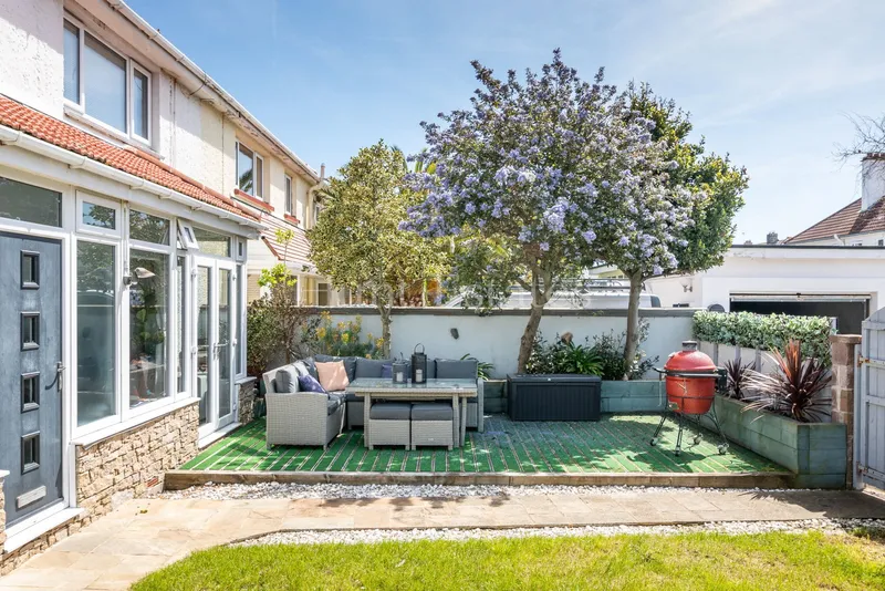 A beautiful five-bedroom family home in a delightful location — photograph 3