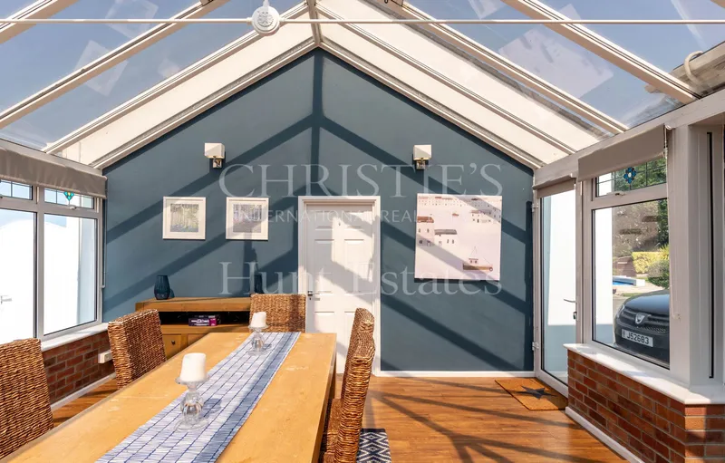 Exceptional Detached Family Home with Pool, Sauna & Secluded Garde — photograph 9