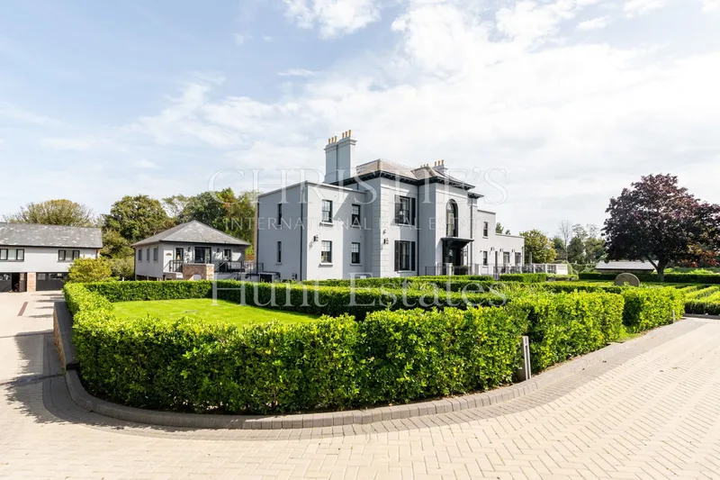Private Estate Lavishly Restored — photograph 2