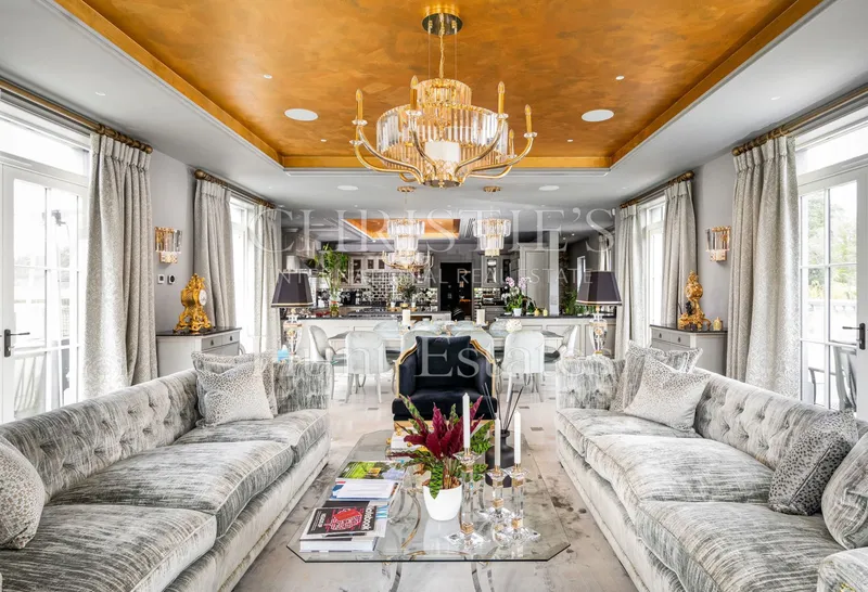 Private Estate Lavishly Restored — photograph 10