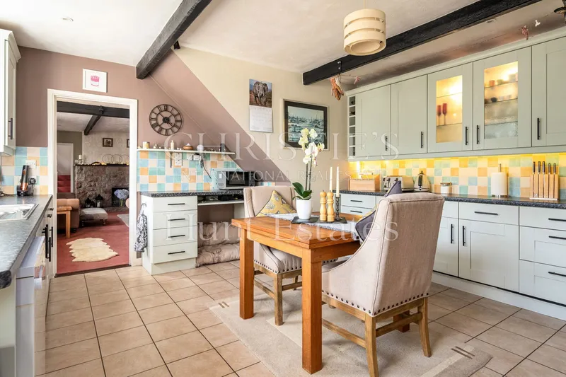 Delightful Detached Country Cottage — photograph 6