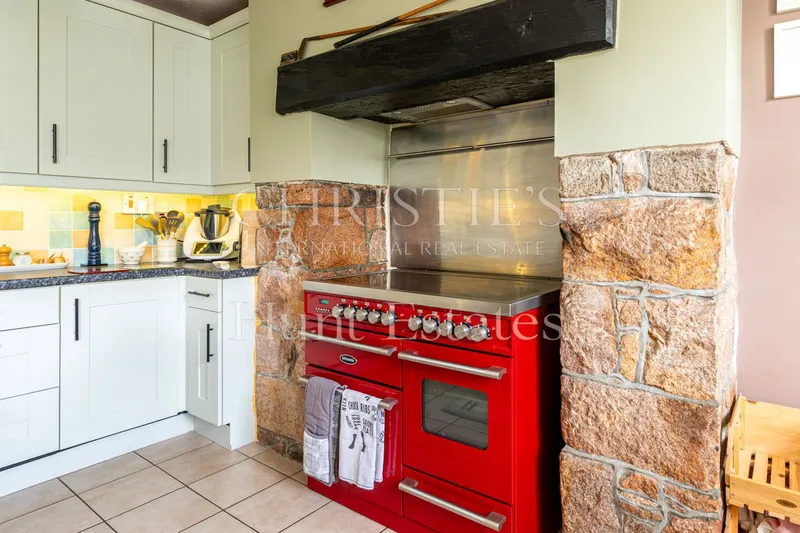 Delightful Detached Country Cottage — photograph 9