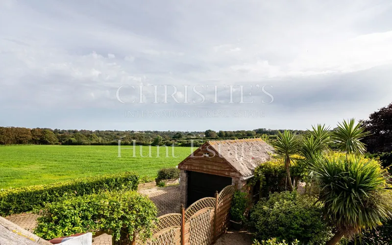 Delightful Detached Country Cottage — photograph 4