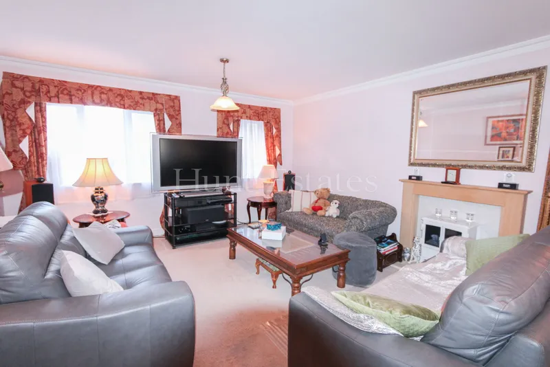 Two Bedroom Apartment With Large Sun Terrace — photograph 4
