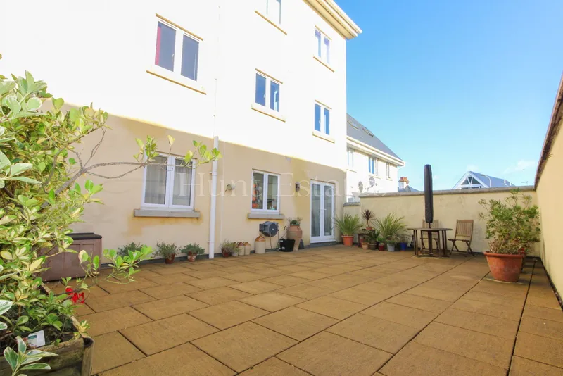 Two Bedroom Apartment With Large Sun Terrace — main photograph