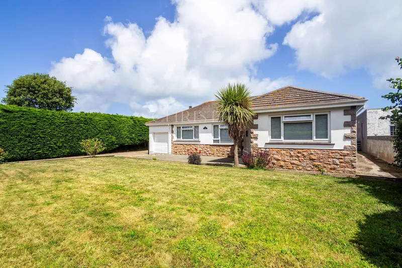 Detached Bungalow In Quiet Location With Field, Stable And Multipurpose Storage — photograph 5
