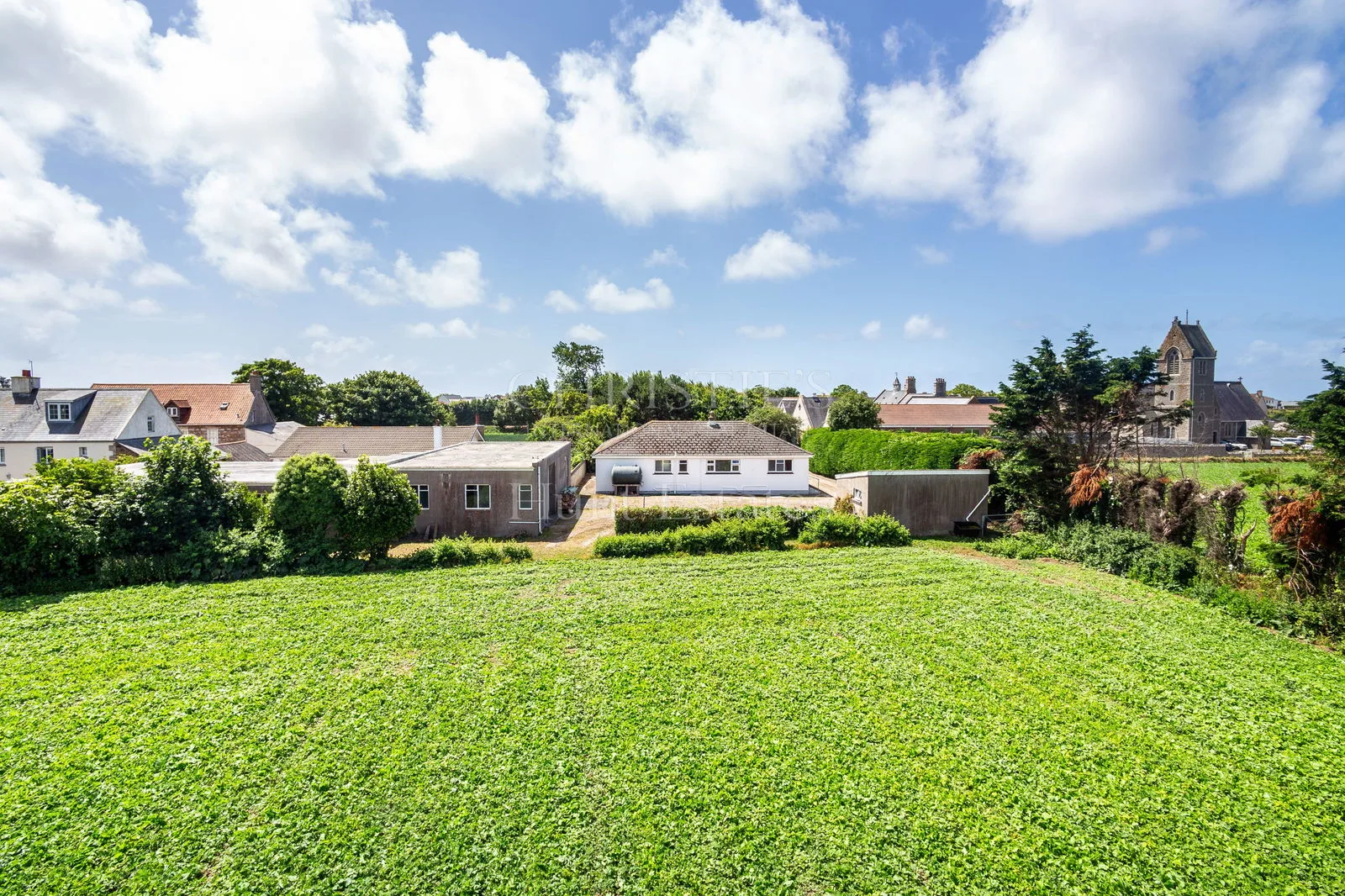 Detached Bungalow In Quiet Location With Field, Stable And Multipurpose Storage — main photograph